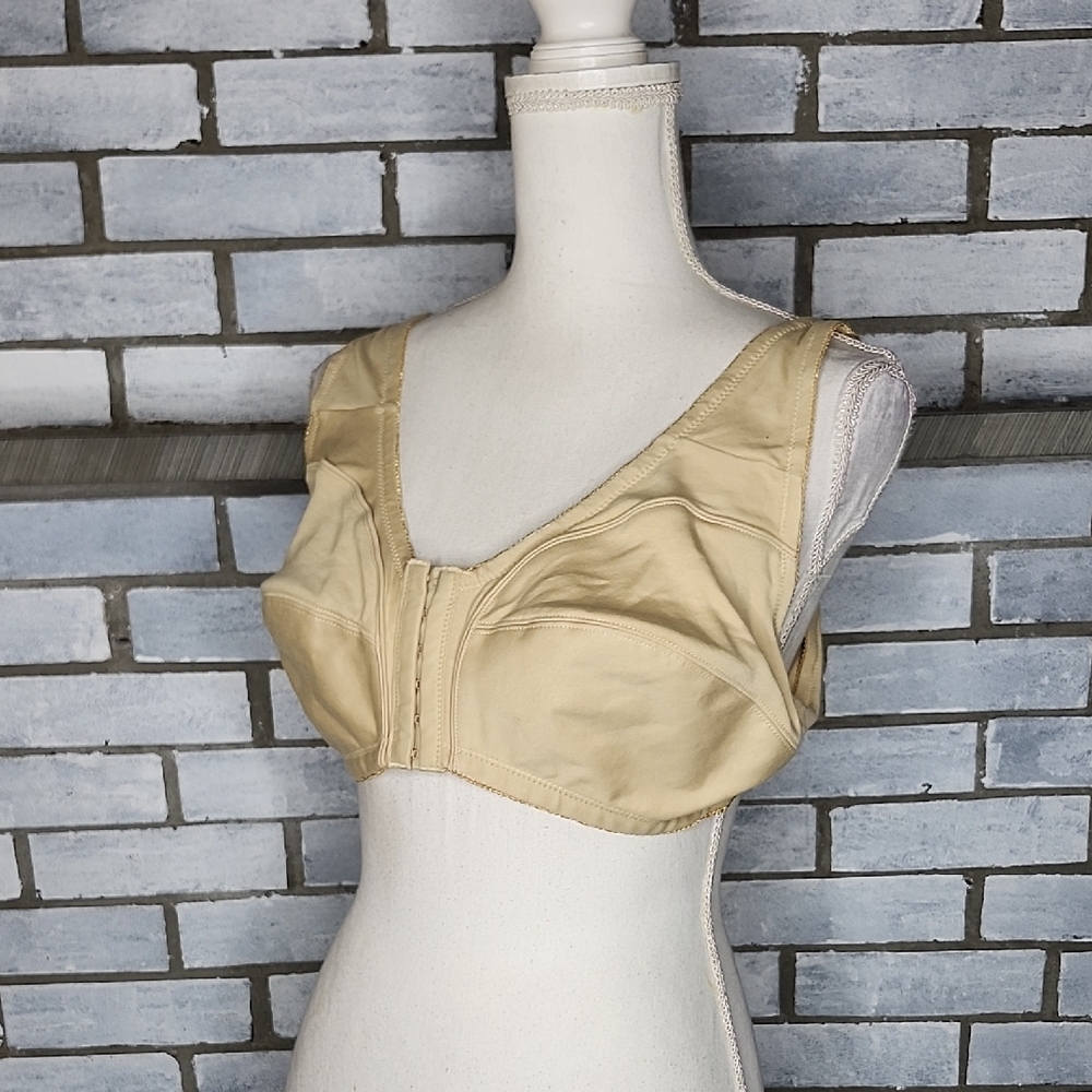 Comfort Choice Women's Front Closure Cotton Wireless Bra Size 42B Beige